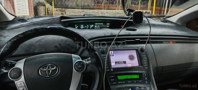 Toyota Prius-5