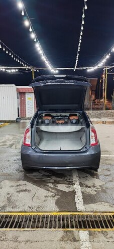 Toyota Prius-11