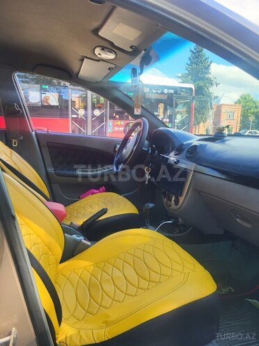 Chevrolet Lacetti-9
