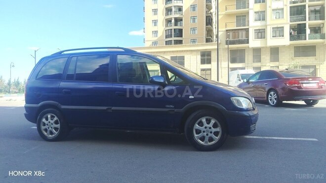 Opel Zafira-5
