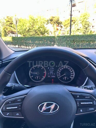 Hyundai Santa Fe-10