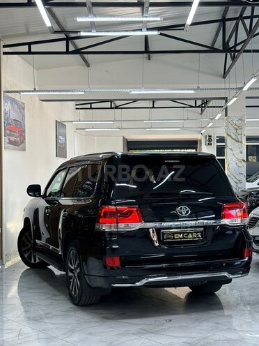 Toyota Land Cruiser-9