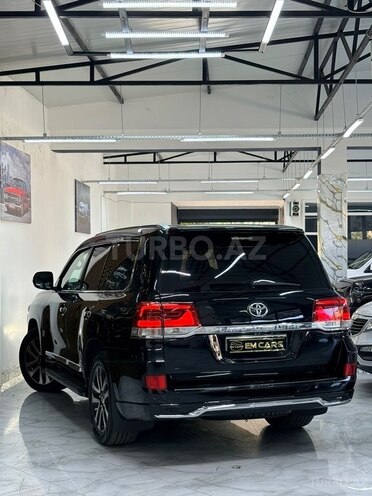 Toyota Land Cruiser-10