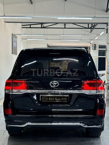 Toyota Land Cruiser-12