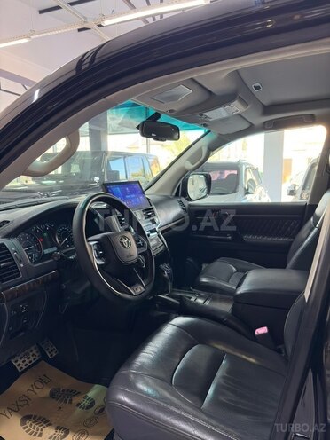 Toyota Land Cruiser-13