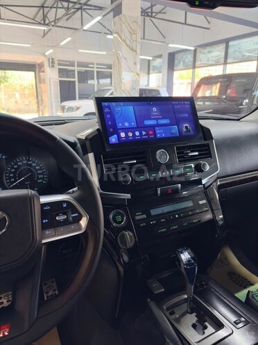 Toyota Land Cruiser-16