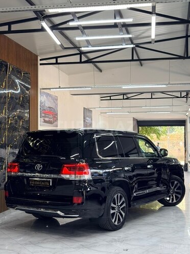 Toyota Land Cruiser-7