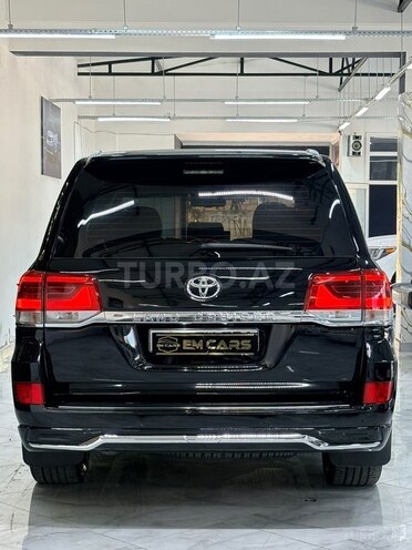 Toyota Land Cruiser-11