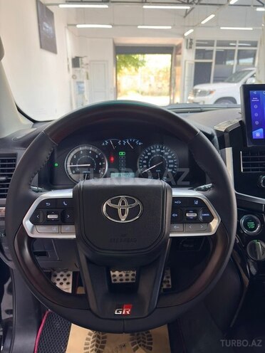 Toyota Land Cruiser-15