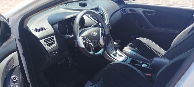 Hyundai Elantra-2