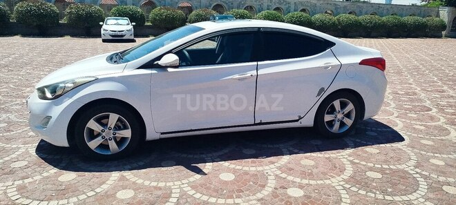 Hyundai Elantra-6