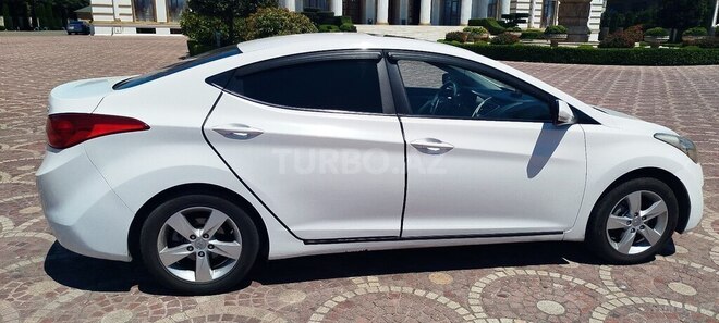 Hyundai Elantra-5