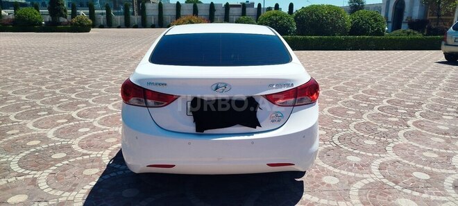 Hyundai Elantra-7