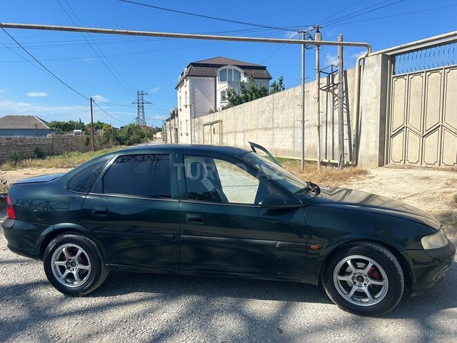 Opel Vectra-4
