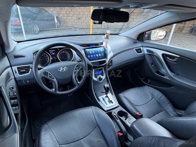 Hyundai Elantra-15