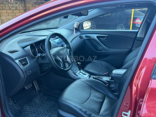 Hyundai Elantra-16