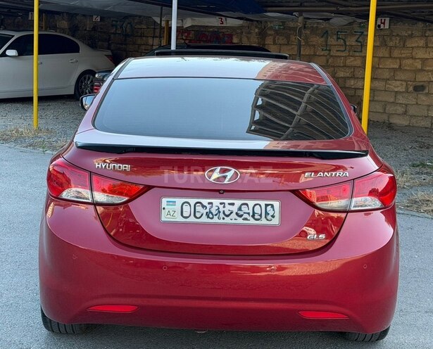 Hyundai Elantra-12