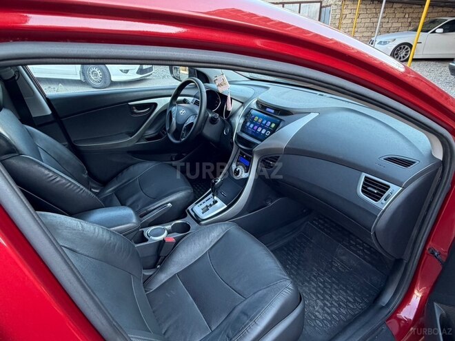 Hyundai Elantra-19
