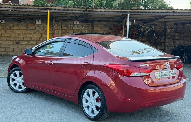 Hyundai Elantra-9