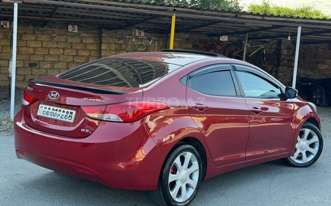 Hyundai Elantra-11