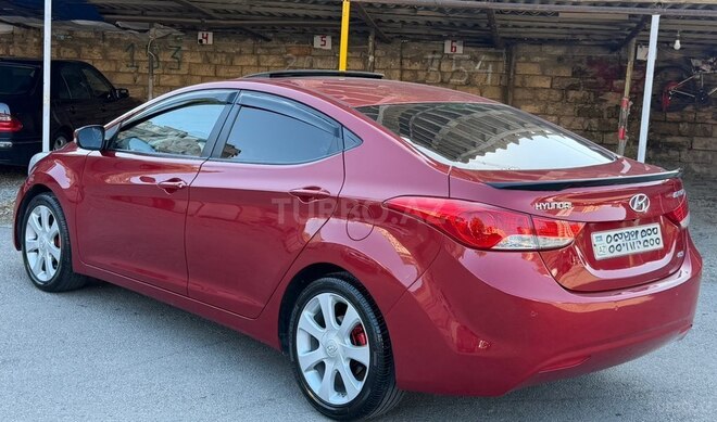 Hyundai Elantra-10