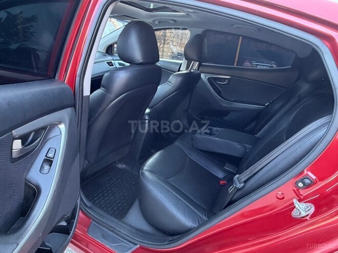 Hyundai Elantra-17