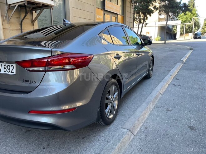 Hyundai Elantra-5