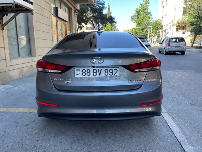 Hyundai Elantra-4