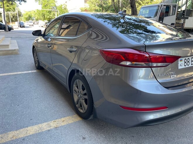 Hyundai Elantra-6