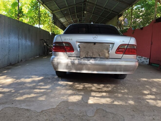 Mercedes E 220-5