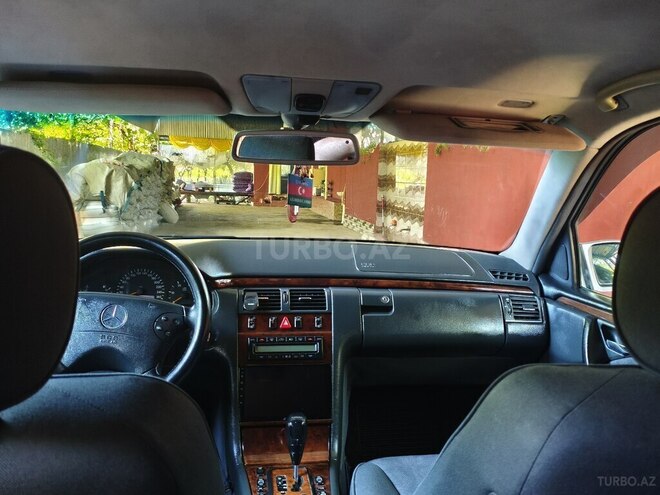 Mercedes E 220-9