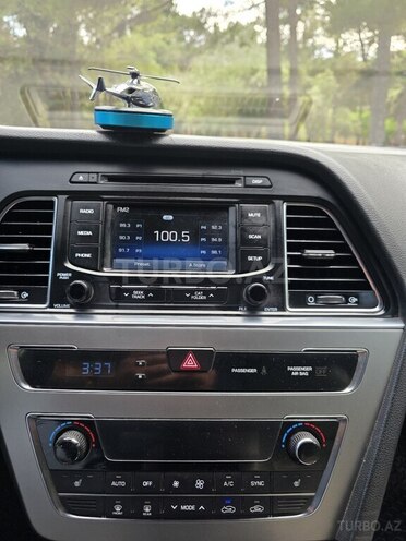 Hyundai Sonata-5