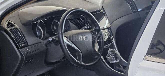 Hyundai Sonata-4