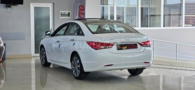 Hyundai Sonata-12