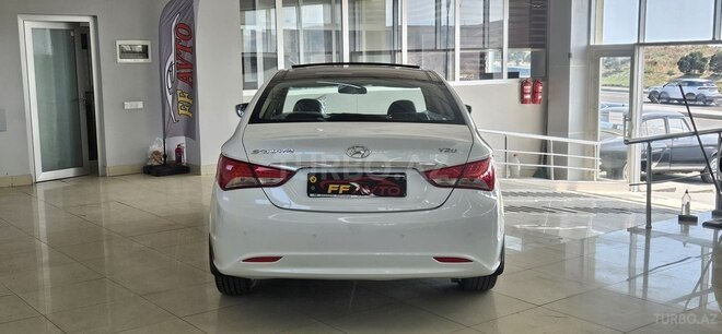 Hyundai Sonata-10