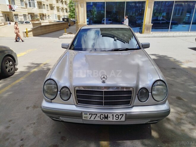 Mercedes E 230-1