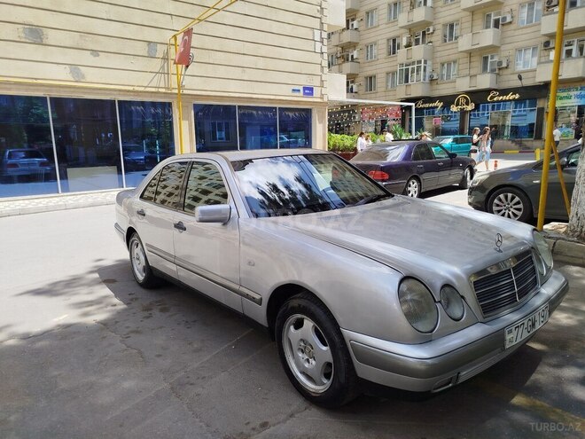 Mercedes E 230-5