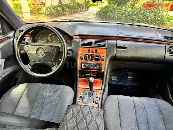 Mercedes E 230-3