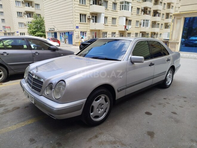Mercedes E 230-4