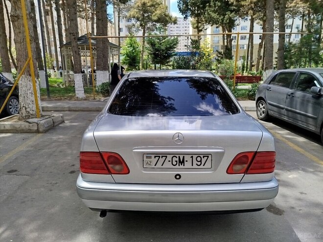 Mercedes E 230-2