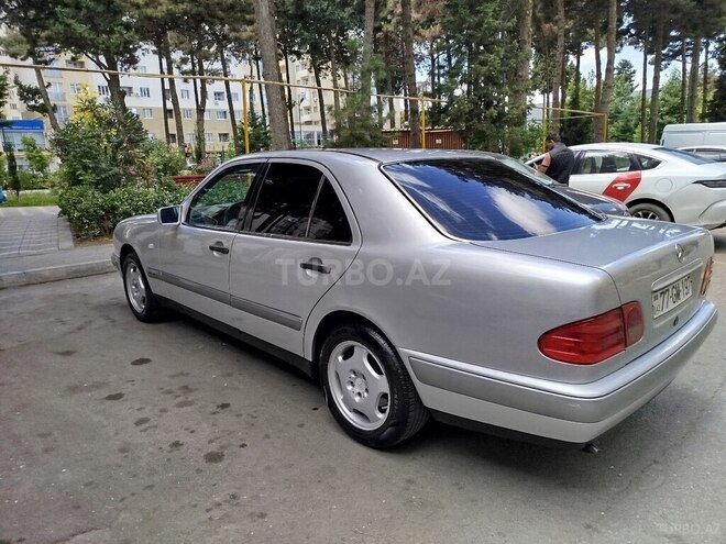 Mercedes E 230-6