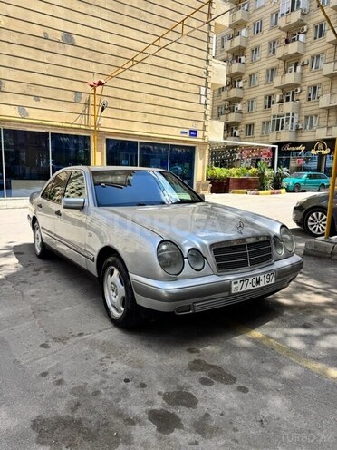 Mercedes E 230-8