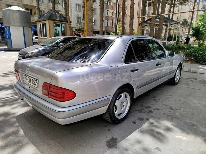 Mercedes E 230-7