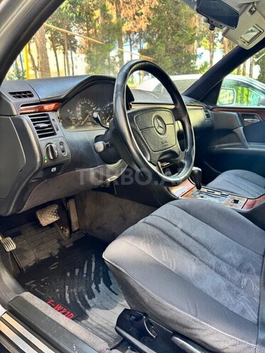 Mercedes E 230-10