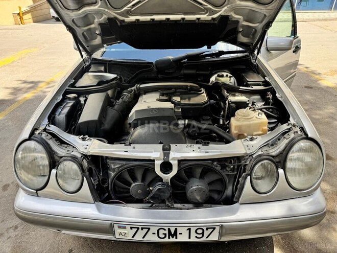 Mercedes E 230-11