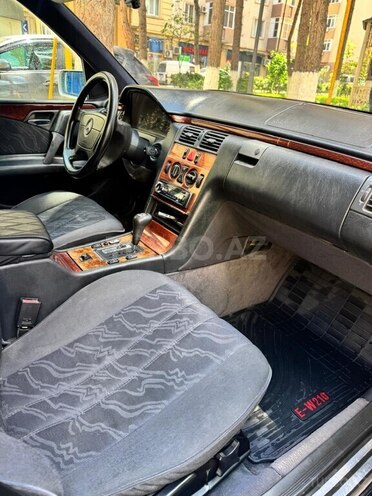 Mercedes E 230-12
