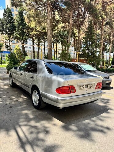 Mercedes E 230-9