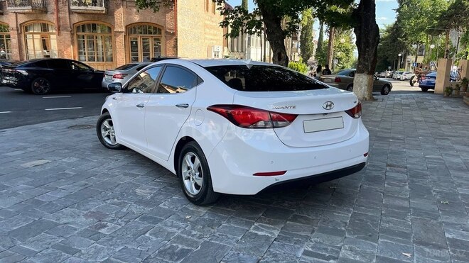 Hyundai Avante-3