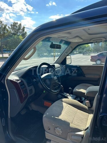 Mitsubishi Pajero-8