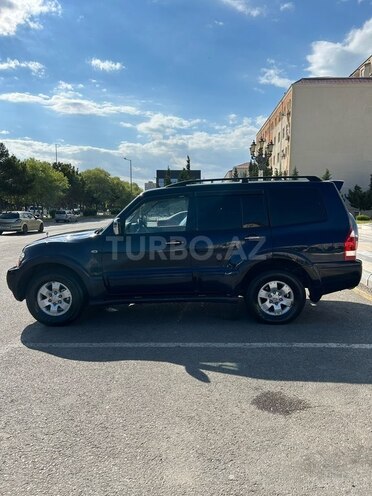 Mitsubishi Pajero-4